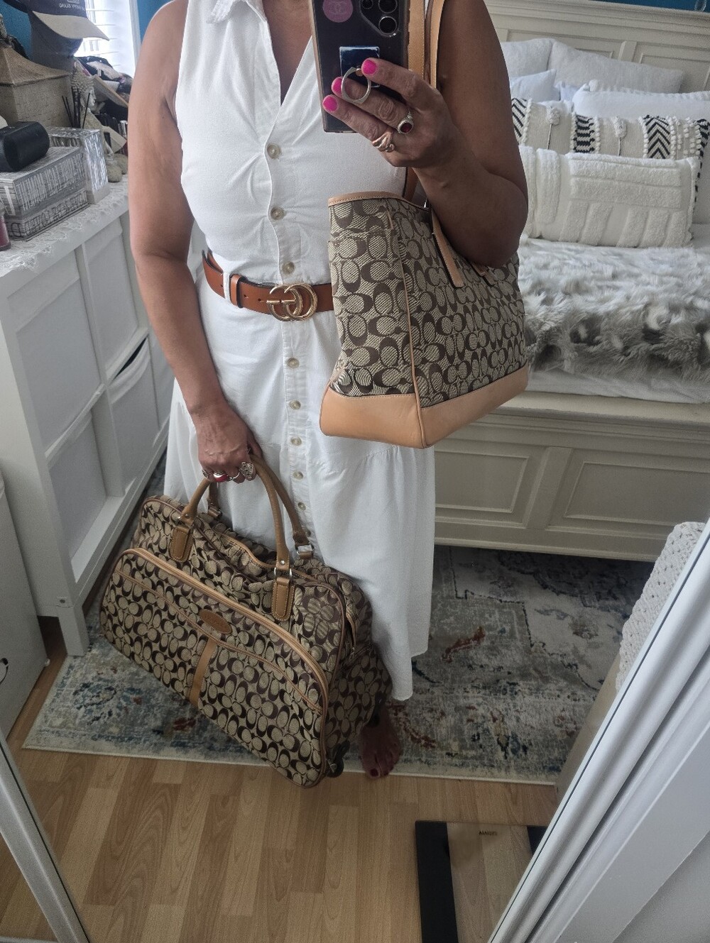 Coach Signature Canvas Tote in Khaki/Light Brown